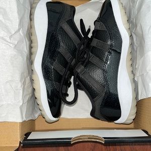Jordan 11 retro low